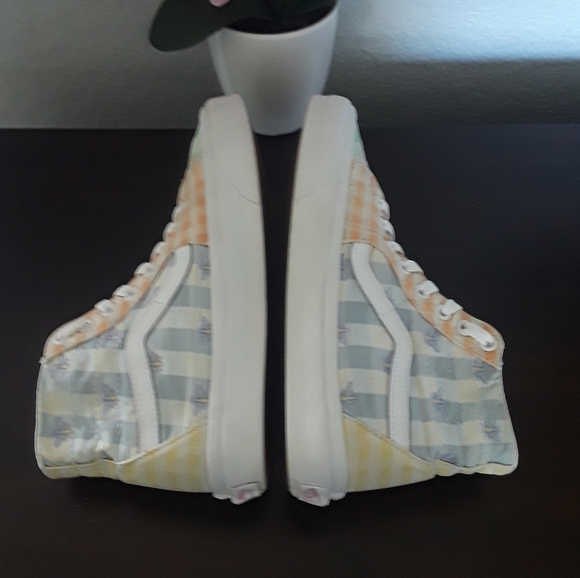 Vans.  High Top Shoes. Size: 7.5 - Picture 3 of 6